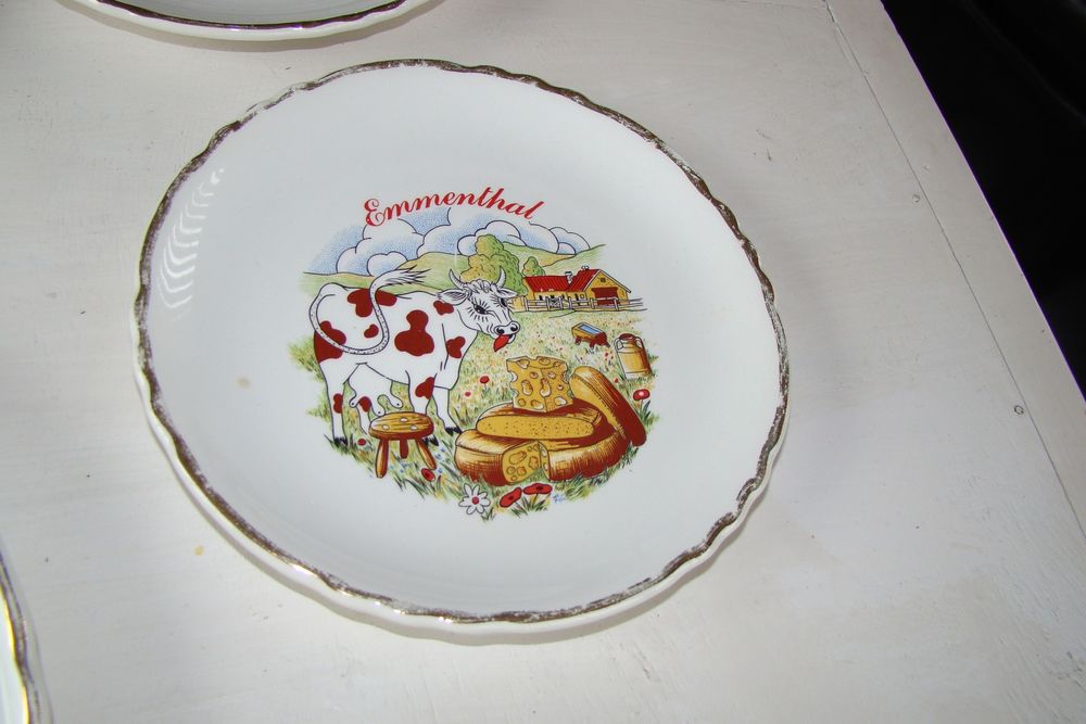 Service &agrave; fromage Moulin des Loups - 13 pi&egrave;ces vintage 
Décoration