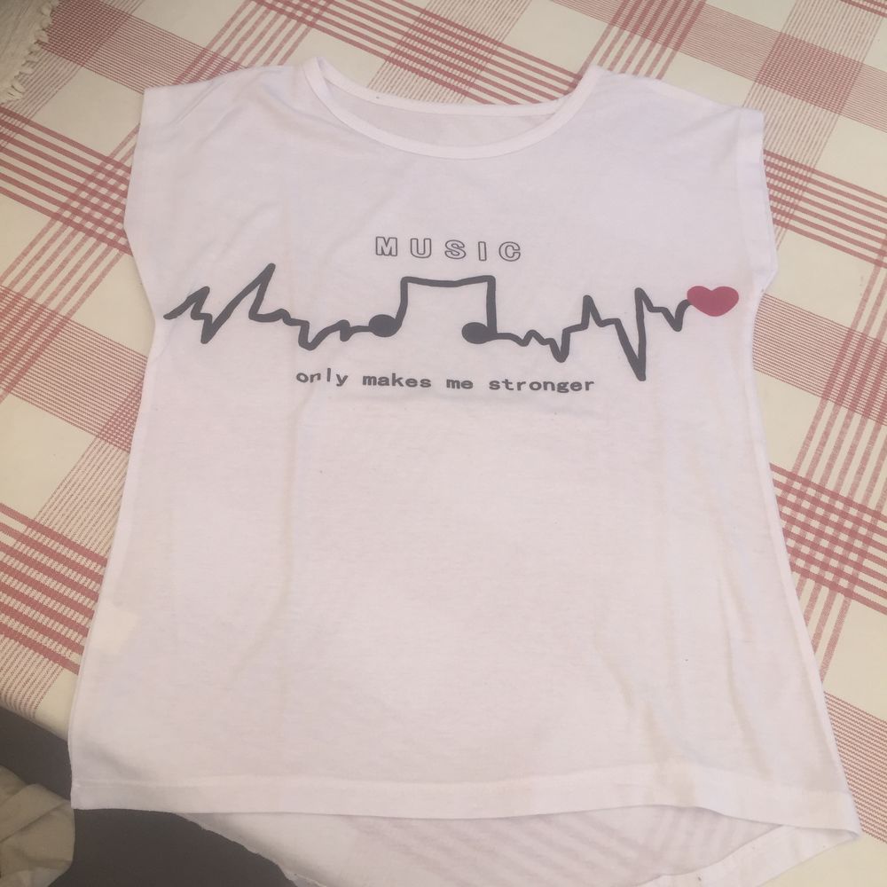 Lot de 3 tee shirt - taille S Vêtements