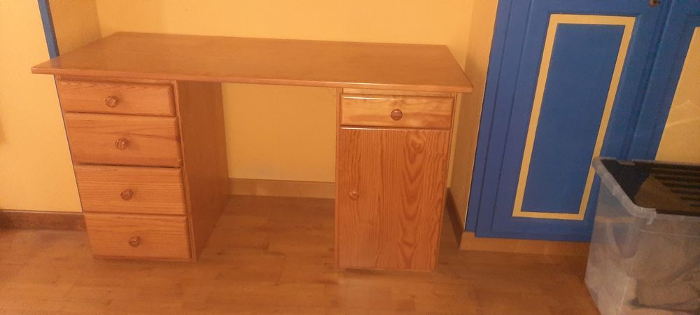 BUREAU + CHAISE Meubles