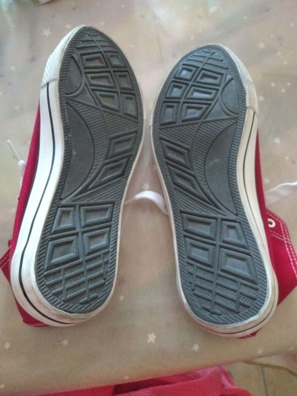 Baskets montants &agrave; lacets , en toile rouge , unisexe . Chaussures