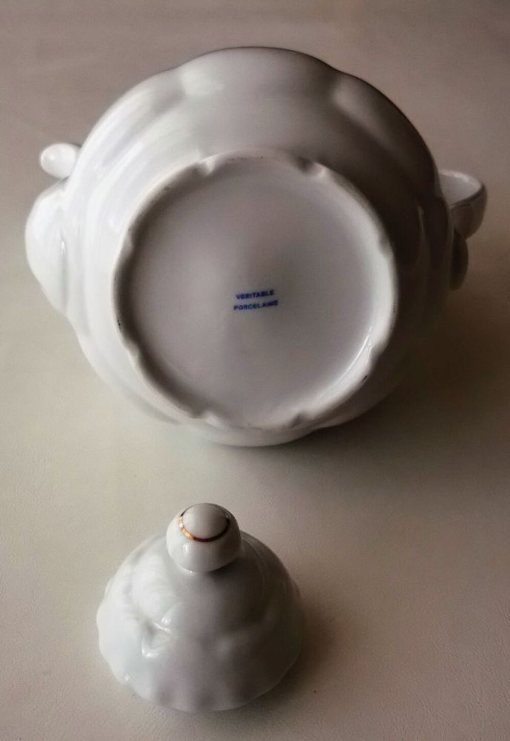 Cafeti&egrave;re blanche en porcelaine v&eacute;ritable Cuisine