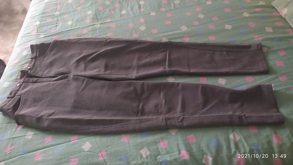 pantalon ray&eacute; gris Vtements