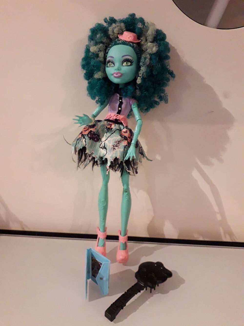 Vends poup&eacute;e Monster High Honey Swamp Jeux / jouets