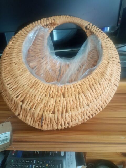 jardini�re ronde � suspendre en osier 15 Brou-sur-Chantereine (77)