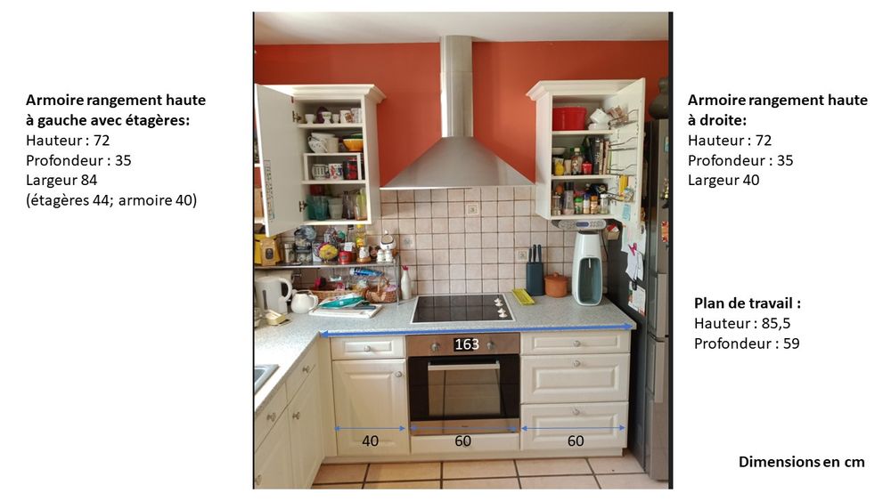 Cuisine &eacute;quip&eacute;e avec table et bar Meubles