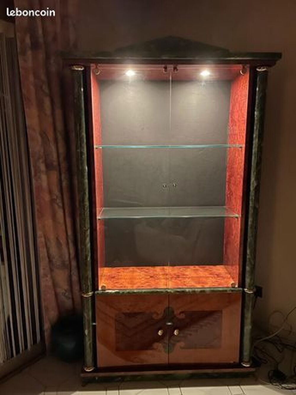 Vitrine en loupe d'orme Meubles