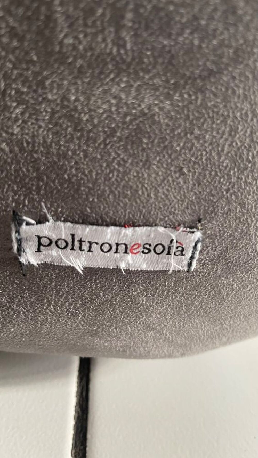 canap&eacute; 3 places gris Poltronesofa Meubles