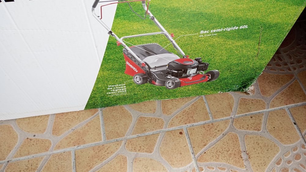 Tondeuse auto tract&eacute;e neuve Jardin