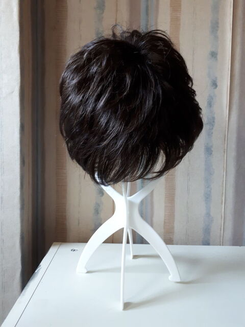 Perruque cheveux mi courts de marque Elite Hair internationa 90 La Rochelle (17)