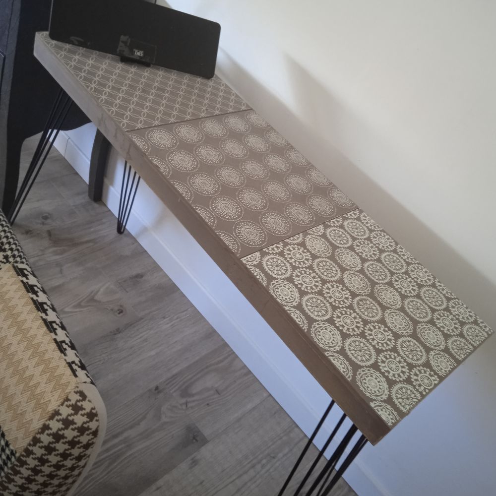 Petite console type scandinave plateau motifs marron, 70 de Meubles