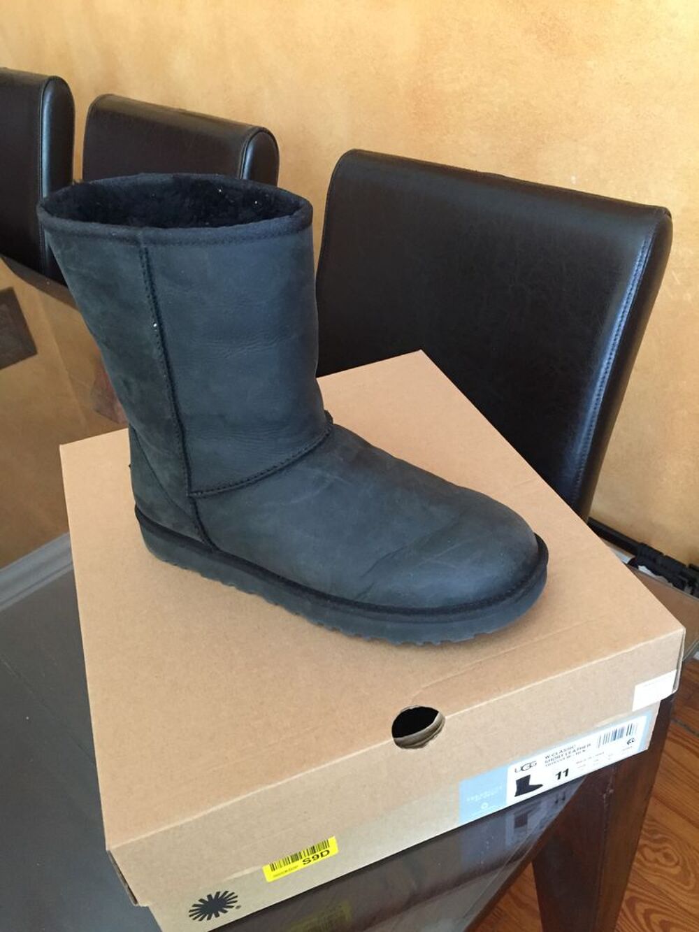 Authentique Ugg Classic short leather Noir 42 neuf Chaussures