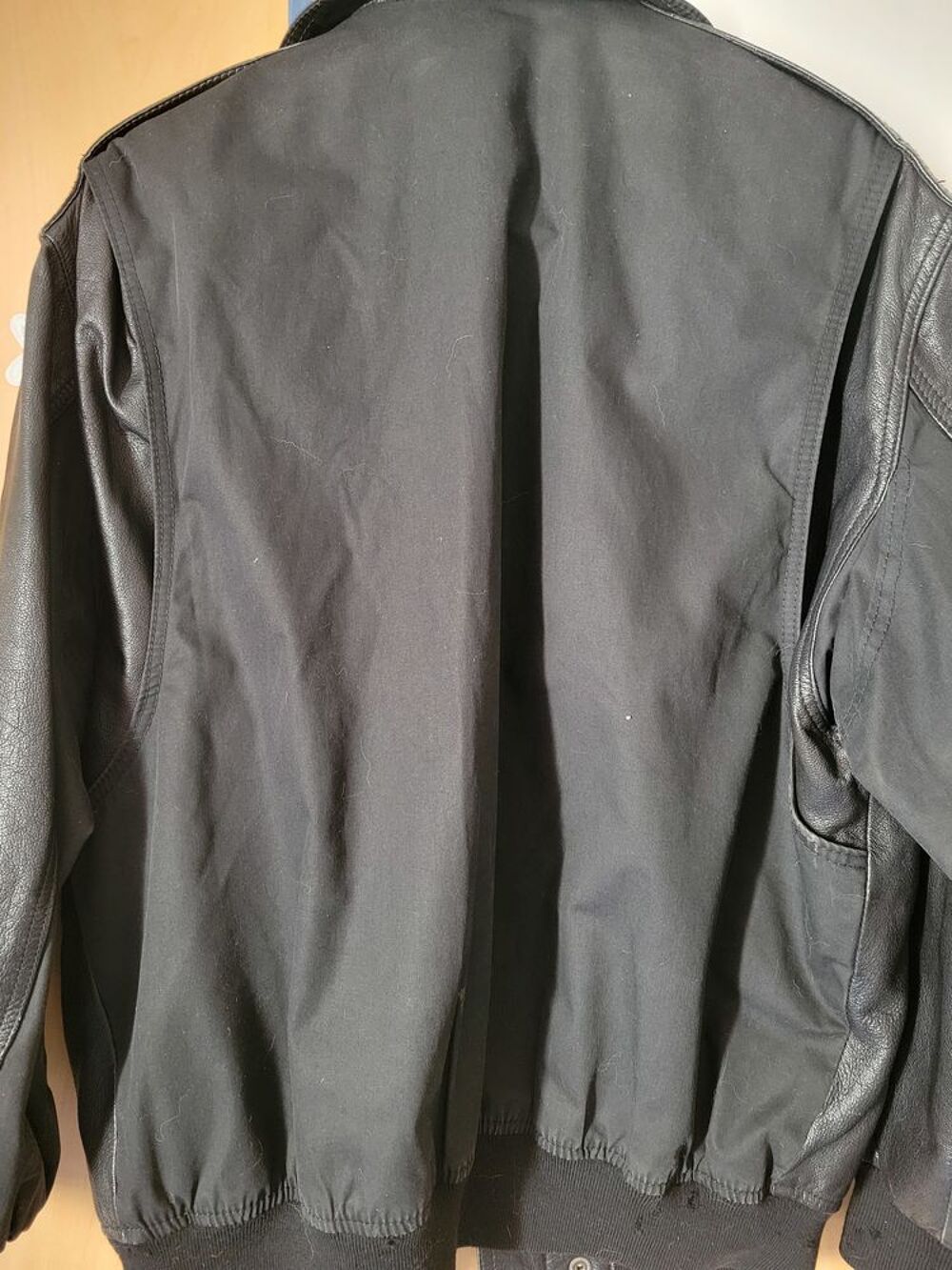 Blouson 2 mati&egrave;res cuir et dos tergal, Vêtements