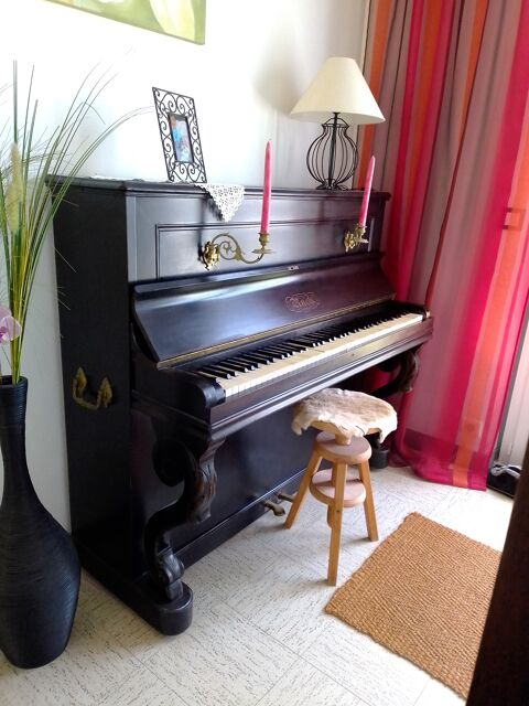 Piano droit ancien  reparer 60 Villecerf (77)