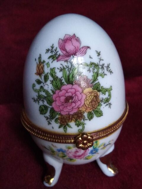 Oeuf en porcelaine avec des roses et des myosotis 8 Avermes (03)