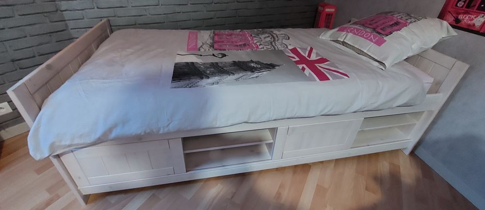 Lit simple avec rangements Meubles