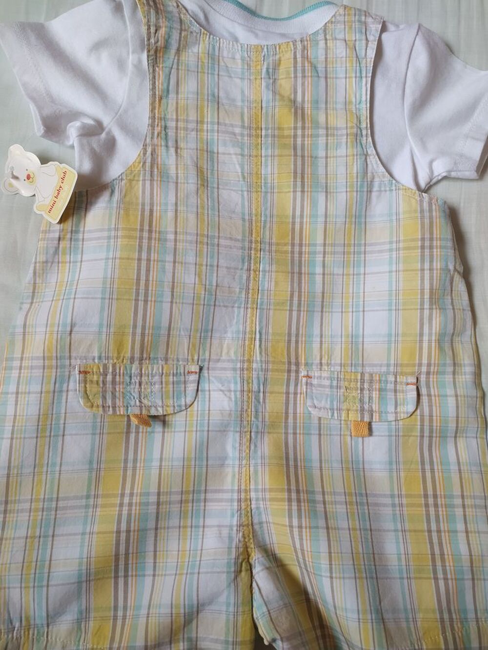 Petit ensemble pour b&eacute;b&eacute; / Salopette et Tee-shirt / NEUFS Vêtements enfants