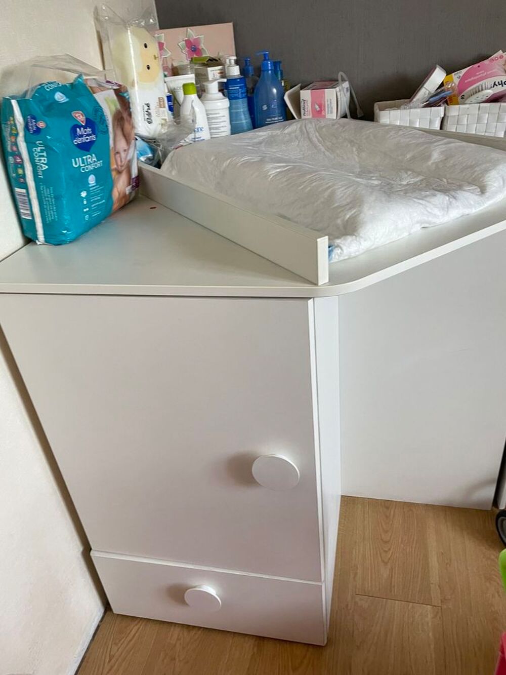 lit bebe+ matelas+ Meuble d'angle a langer* Meubles