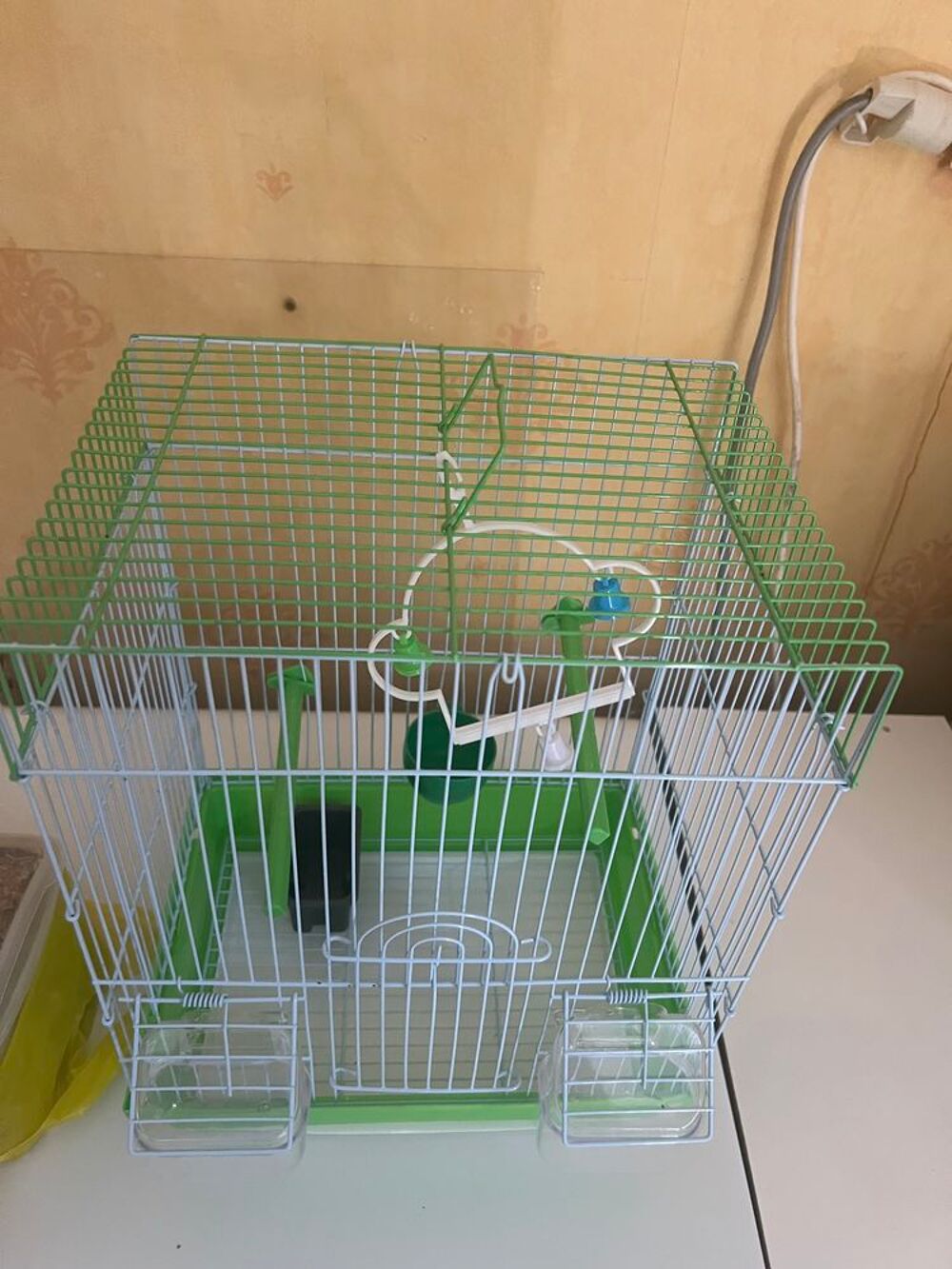 une CAGE pour CANARIS neuve avec &eacute;quipement et graines
Jardin
