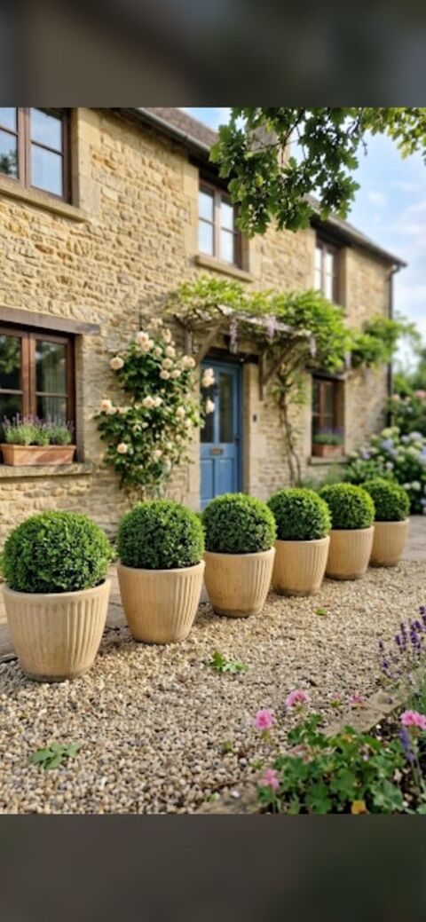 Lot de 6 pots ronds pierre reconstituée. Annebault (14)