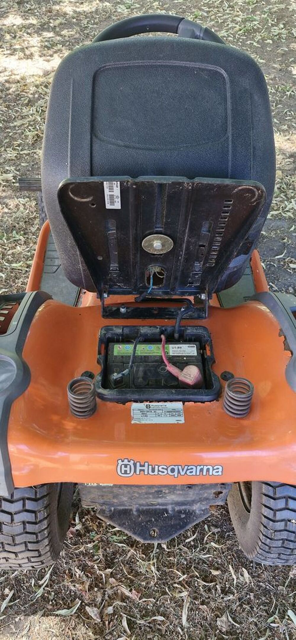 Autoport&eacute;e HUSQVARNA mod&egrave;le LT151 ann&eacute;e 2008
Jardin