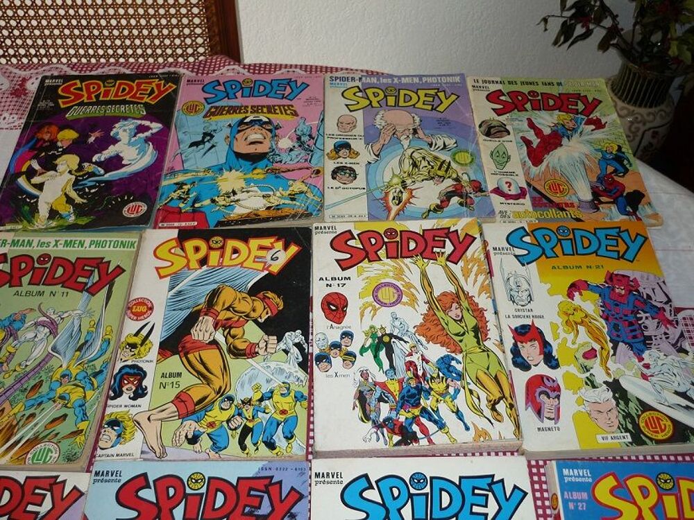 ALBUMS "SPIDEY" Livres et BD