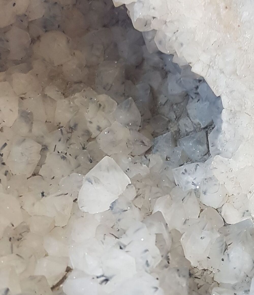G&eacute;ode cristaux de quartz 30 cm Décoration