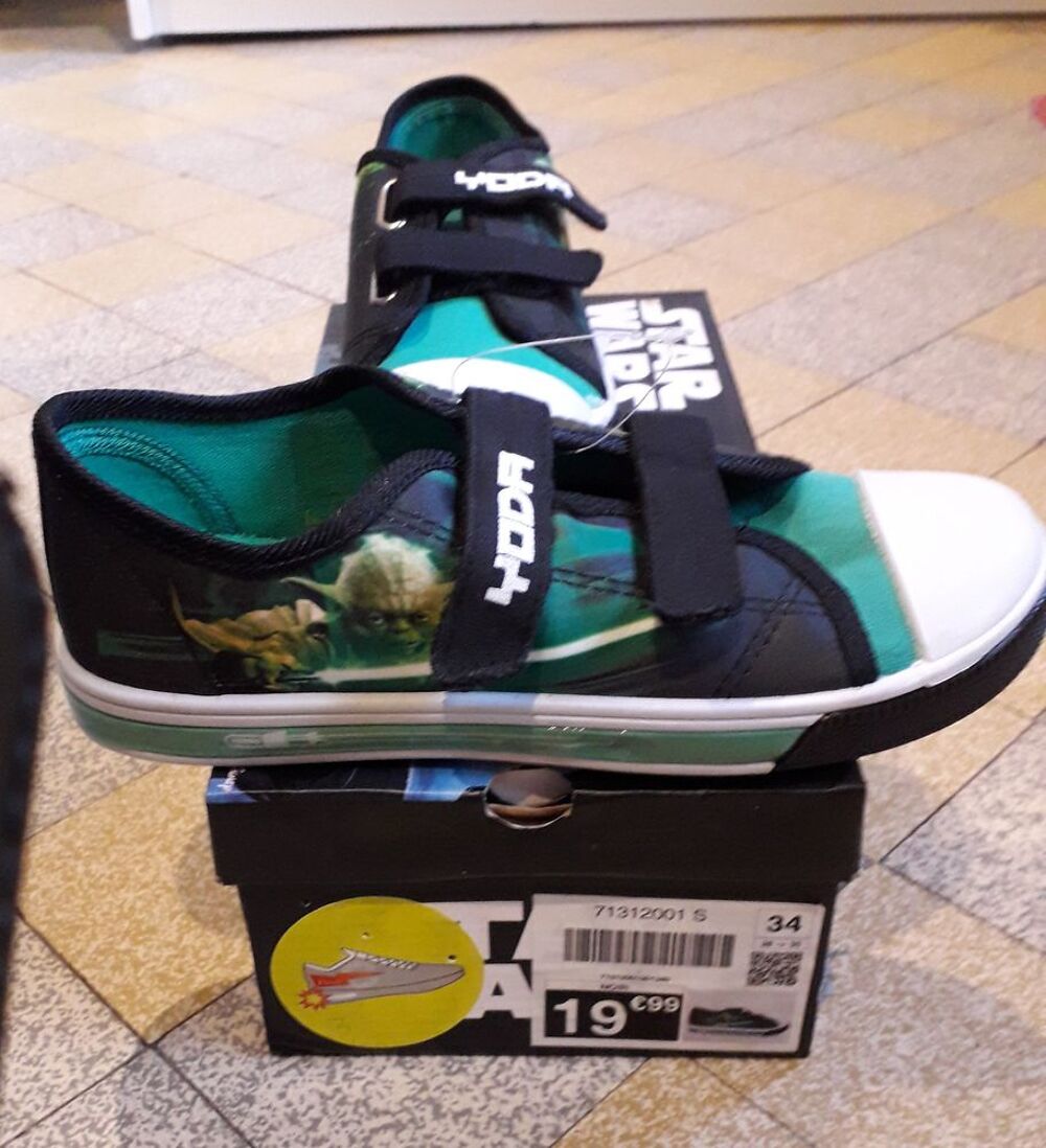 Pointure 34 basket lumineuse , style tennis star wars maitre Chaussures enfants