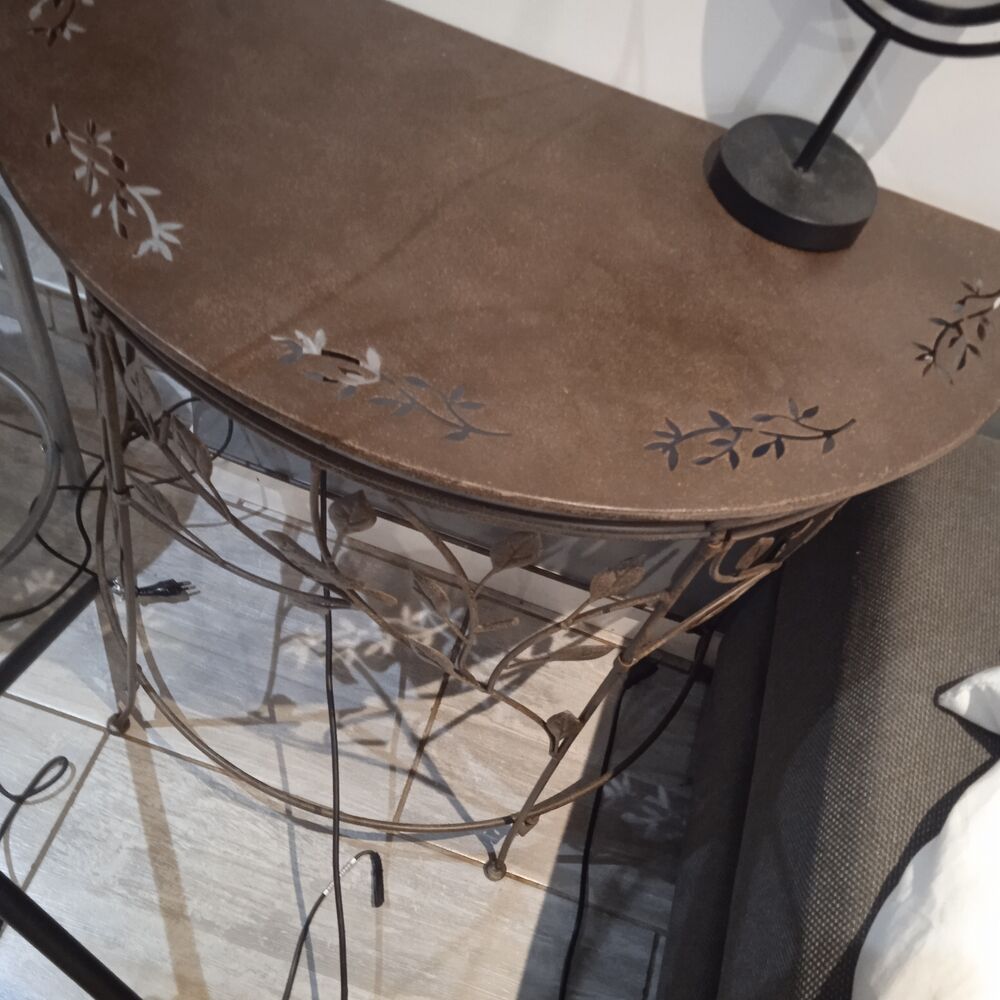 Console mordor&eacute;e motifs feuilles 75 de long*37 de profondeur Meubles