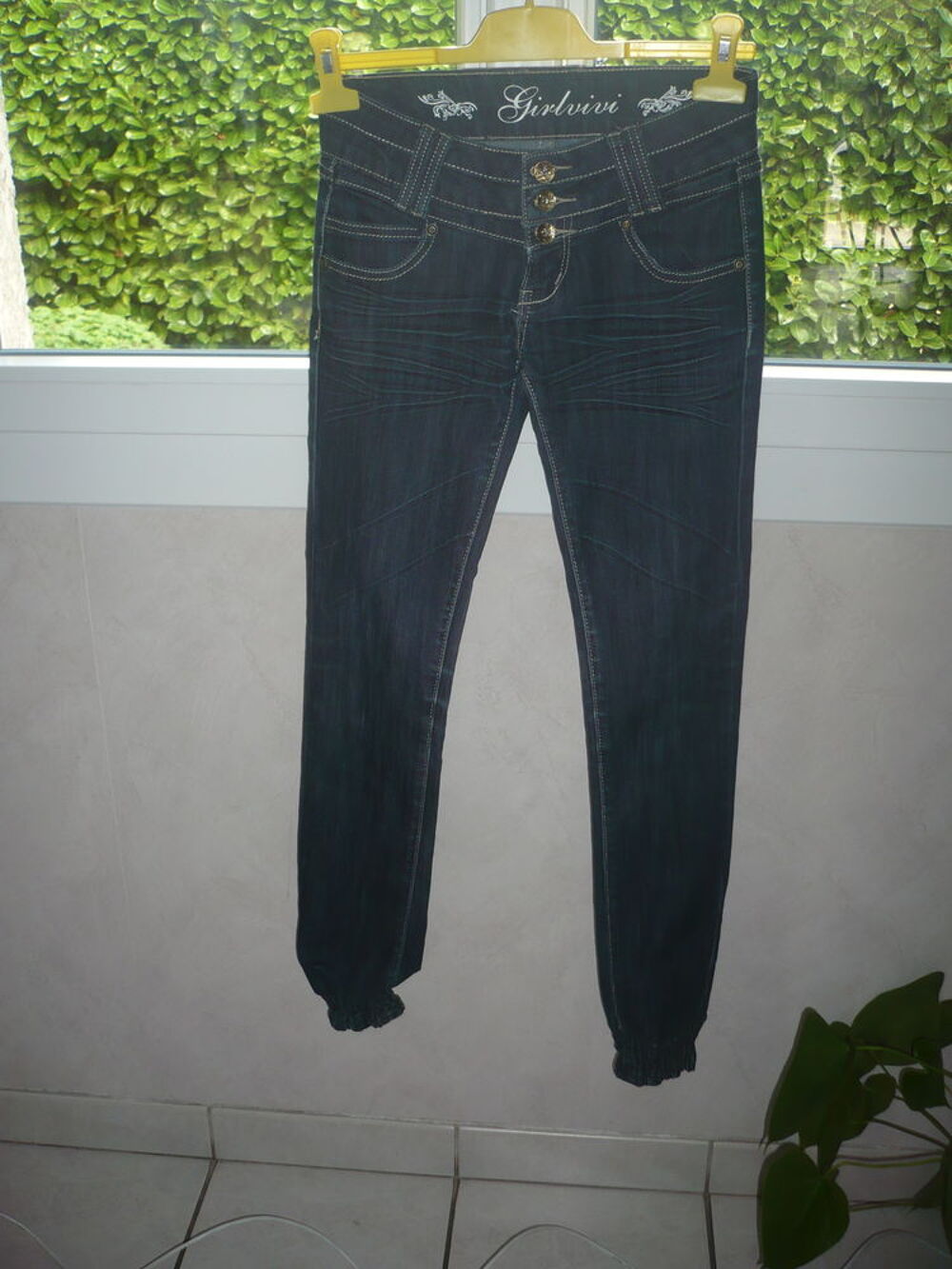 PANTALON JEAN TAILLE 36 Vtements