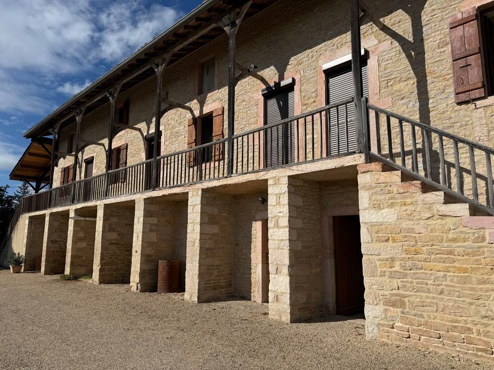 Vente Maison MAISON VIGNERONNE AVEC GALERIE, DÉPENDANCES ET VASTE TERRAIN Tournus