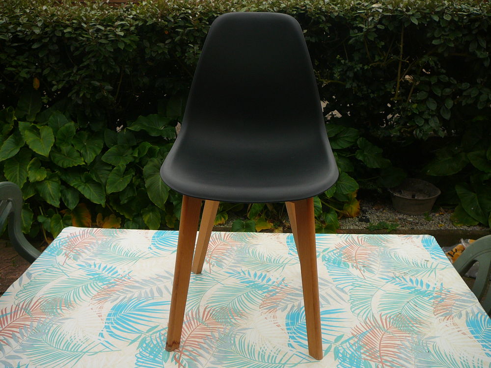 chaise noire et bois Meubles