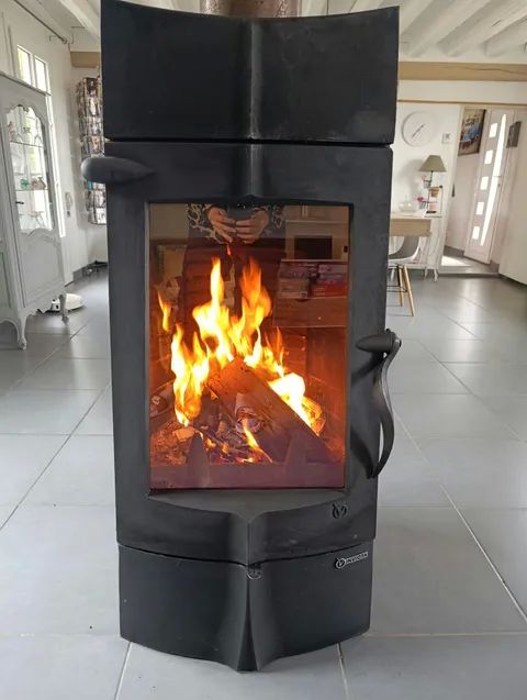Poêle à bois Invicta Chamane 10 Kw avec tuyaux 500 Le Chesne (27)