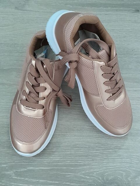 Trs trs belle paire de baskets- matire maille respirante- 15 Saint-Yrieix-sur-Charente (16)