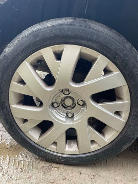 Pi&egrave;ces et &eacute;quipements Voiture Pneu voiture - roue  occasion Salagnon 38890