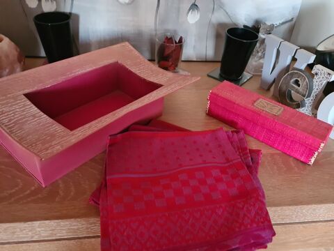 Lot complet pani�re, boite a bijoux  , 3 serviettes neuves 10 Oullins (69)