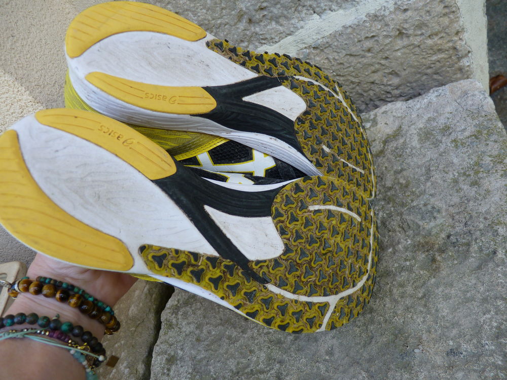 Baskets gar&ccedil;on 40 chaussures sport noir jaune TBE Chaussures