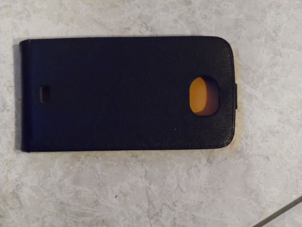 coque &agrave; rabat pour WIKO CINK KING, COMME NEUVE Téléphones et tablettes