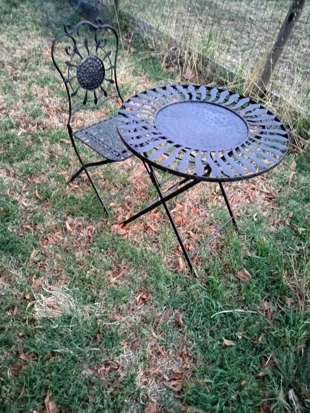 Table pliante et une chaise metal pour terrasse ou jardin Jardin