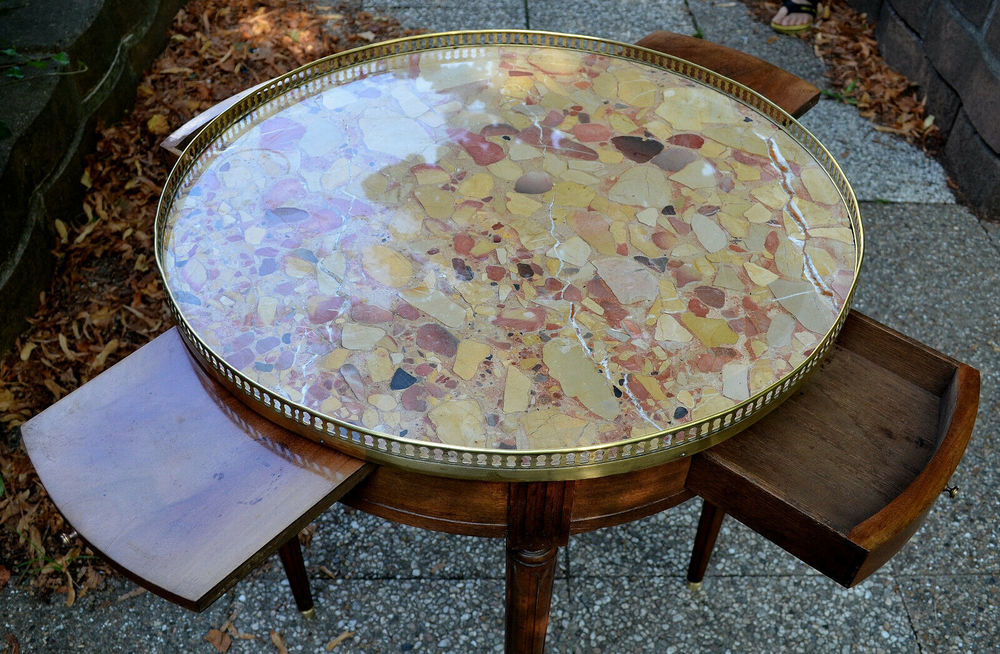Table bouillotte de style Louis XVI en acajou. XIX&egrave;me Siecle Meubles