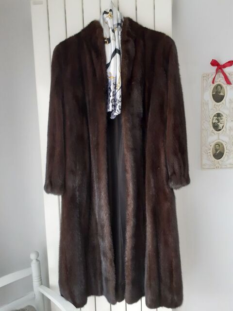 Manteau de vison. 500 Saint-Doulchard (18)