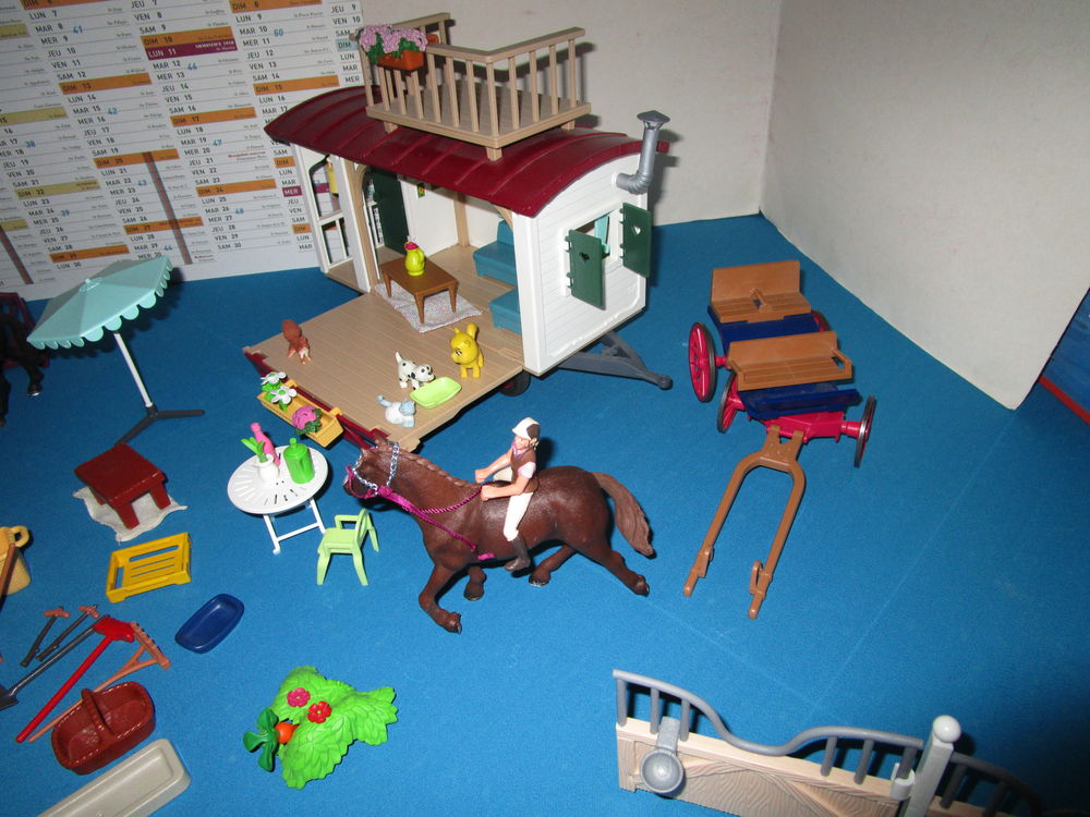 lot c5w77 roulotte +accessoires schleich Jeux / jouets
