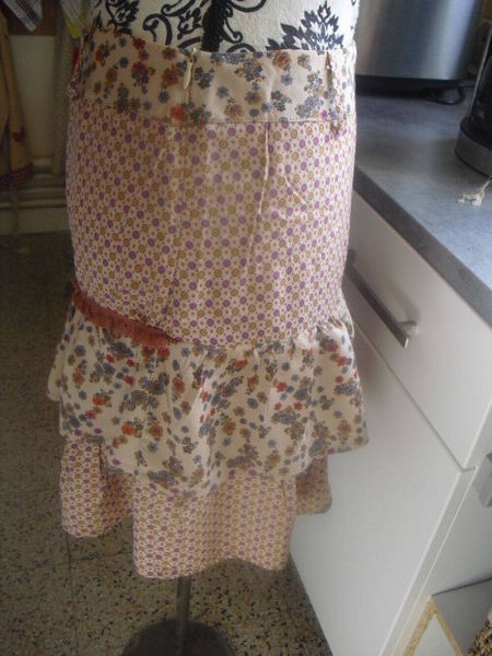 JUPE A VOLANTS a motifs NEUVE NAF NAF TAILLE 36 Vêtements