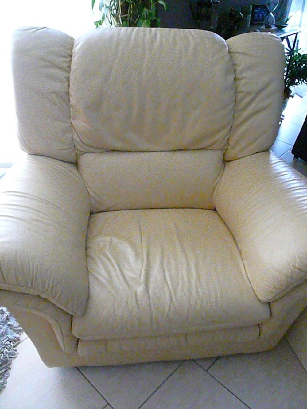 Canap&eacute; contemporain en cuir et ses 2 fauteuils Meubles