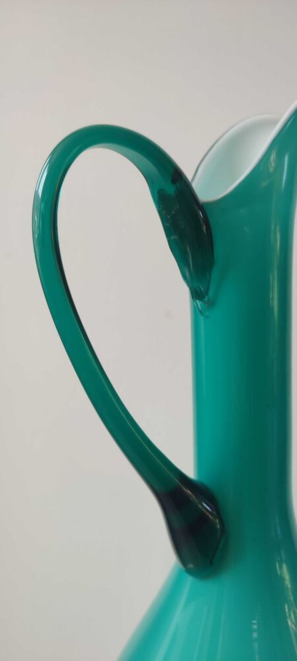Grand vase-aigui&egrave;re vintage en verre doubl&eacute; Empoli (38 cm) 