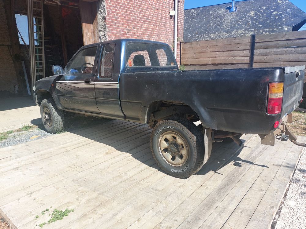 Hilux HILUX CHASSIS CABINE 2WD 2.4L 150 D-4D 1995 occasion 76000 Rouen