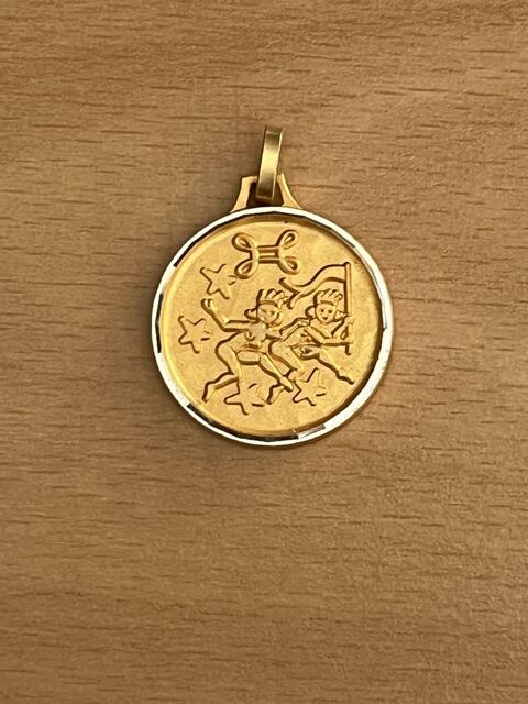 Médaille pendentif Gémeaux plaqué or ronde 1.8 cm
Signe Zodi 17 Saint-Prix (95)
