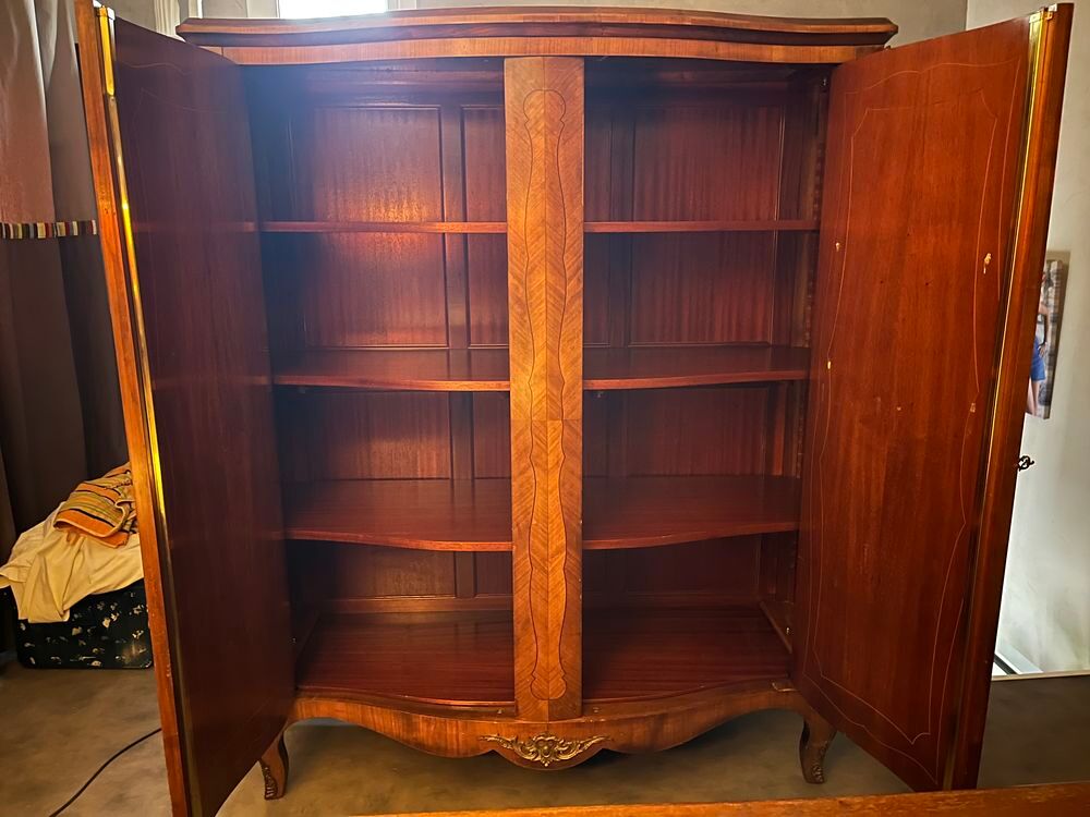 Armoire copie Louis XV marqueterie bois de rose Meubles