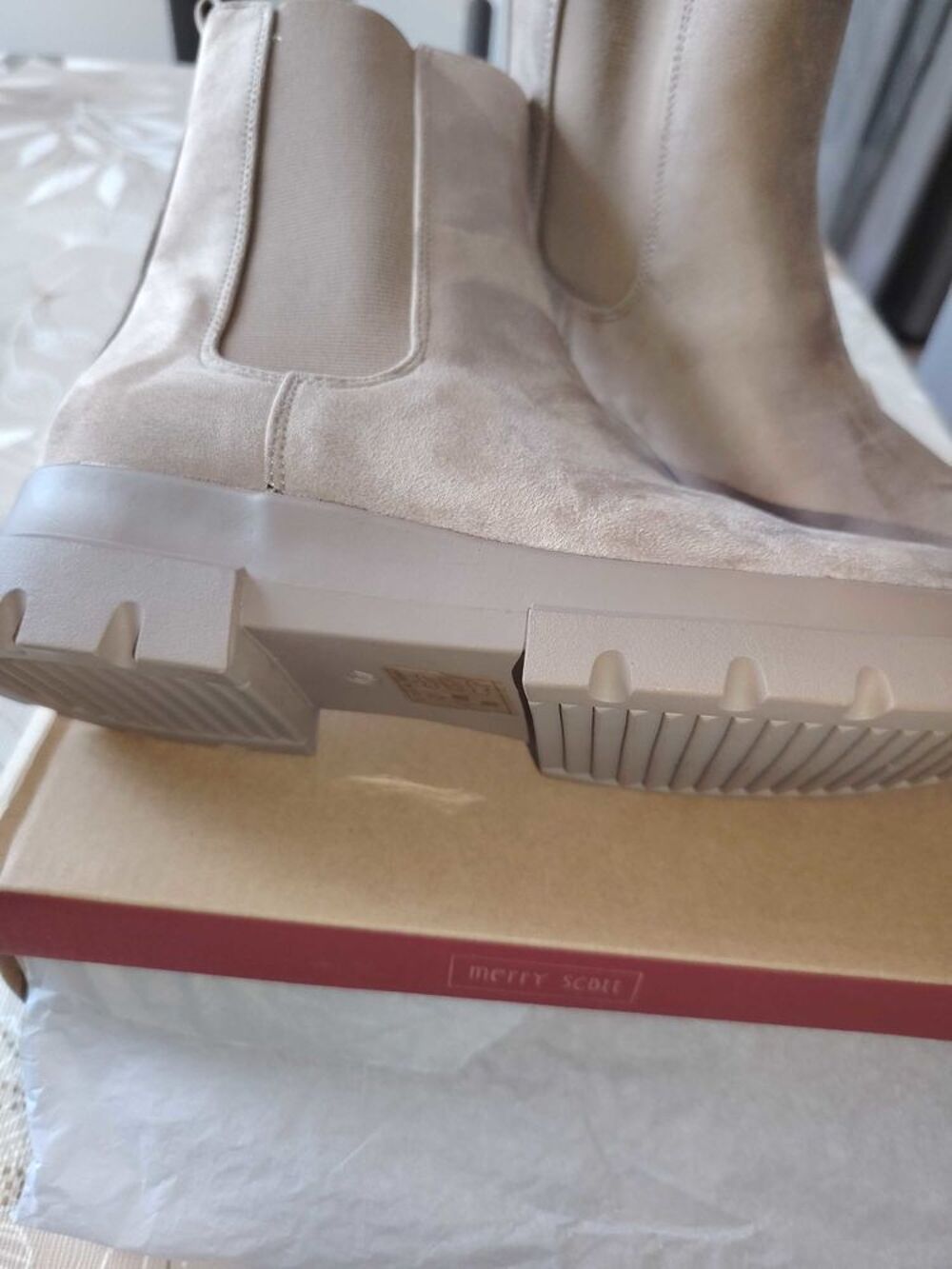 tr&egrave;s belle bottines Neuve Chaussures