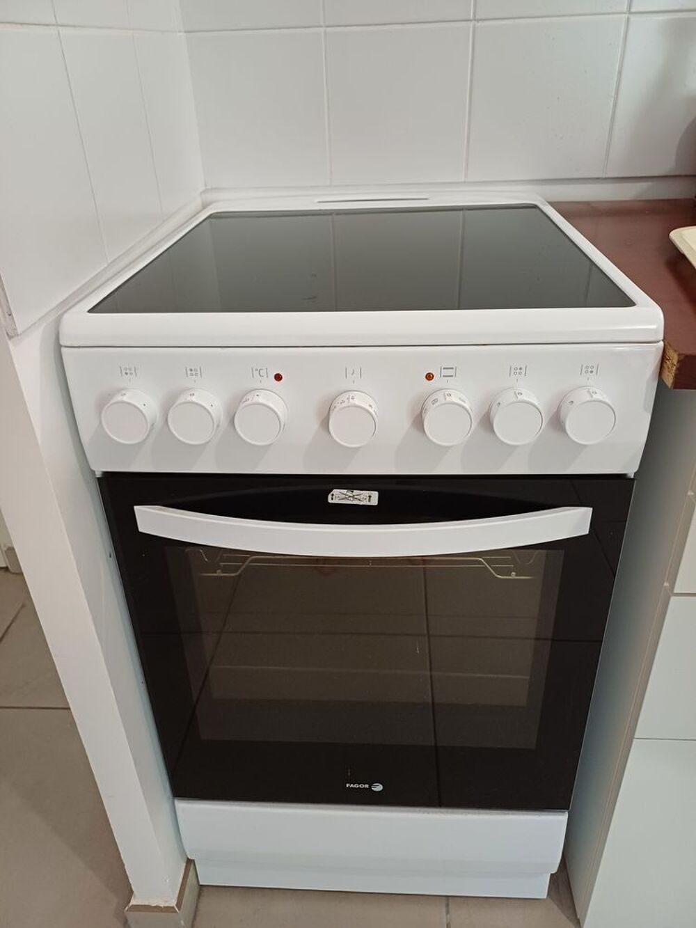 Cuisini&egrave;re vitroc&eacute;ramique FAGOR Electroménager