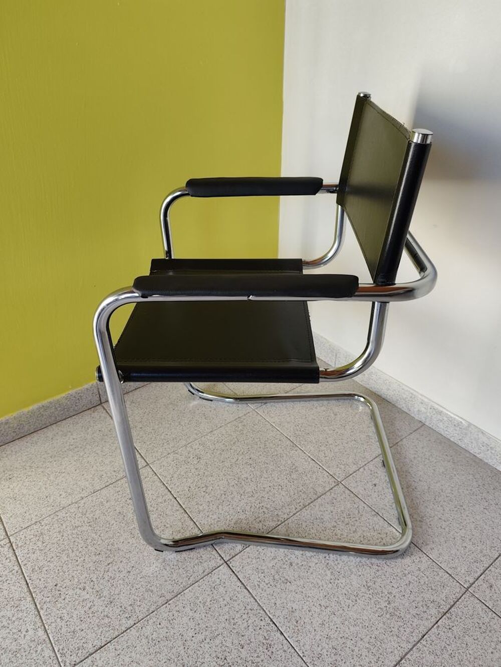 Fauteuil cantilever style Mart Stam Meubles